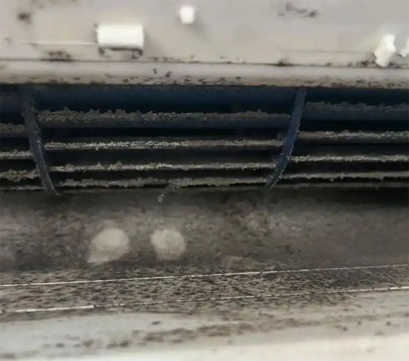 阿合奇空调吹的风有股烧焦味是怎么回事